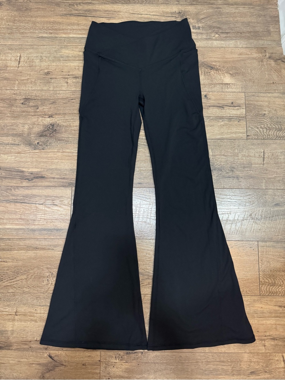 *NWT Fabletics Oasis PureLux High-Waisted Crossover Flare Black Leggings - Picture 3 of 12
